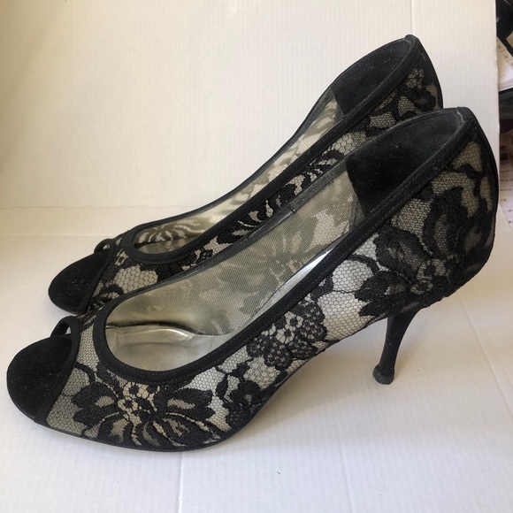 Stuart Weitzman Guipure Lace Heels Open Toe Black Size 39.5 Slip On - Picture 9 of 9